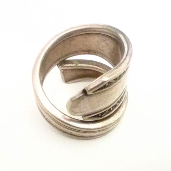 Vintage Artisan Crafted Wm. Rogers Silver Flatware Ring Size 10 - Picture 4 of 7